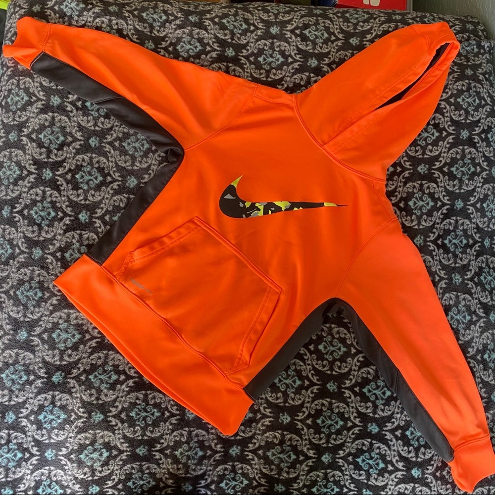 Nike thermal fit hoodie size small